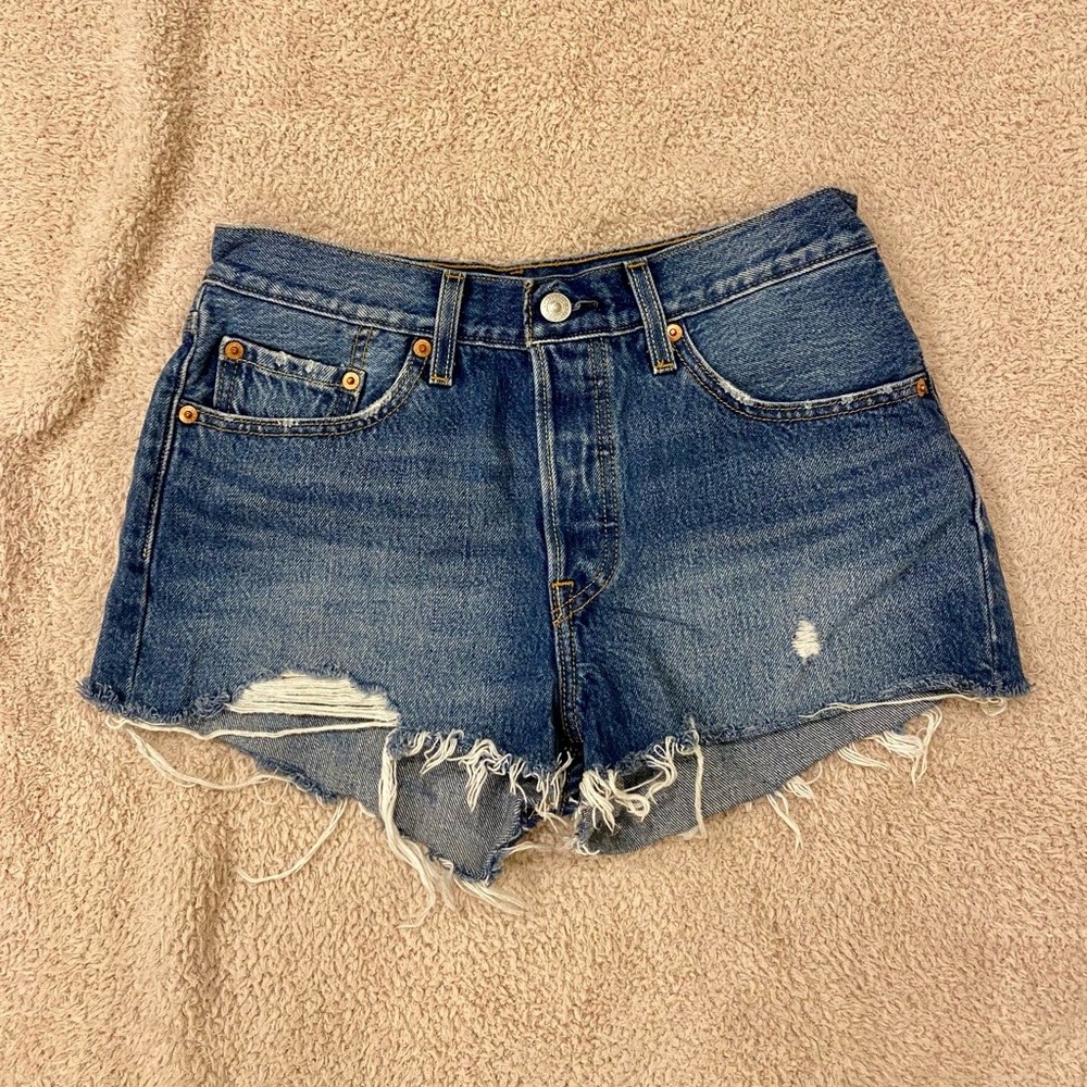 Levi’s 501 Shorts - Size 26